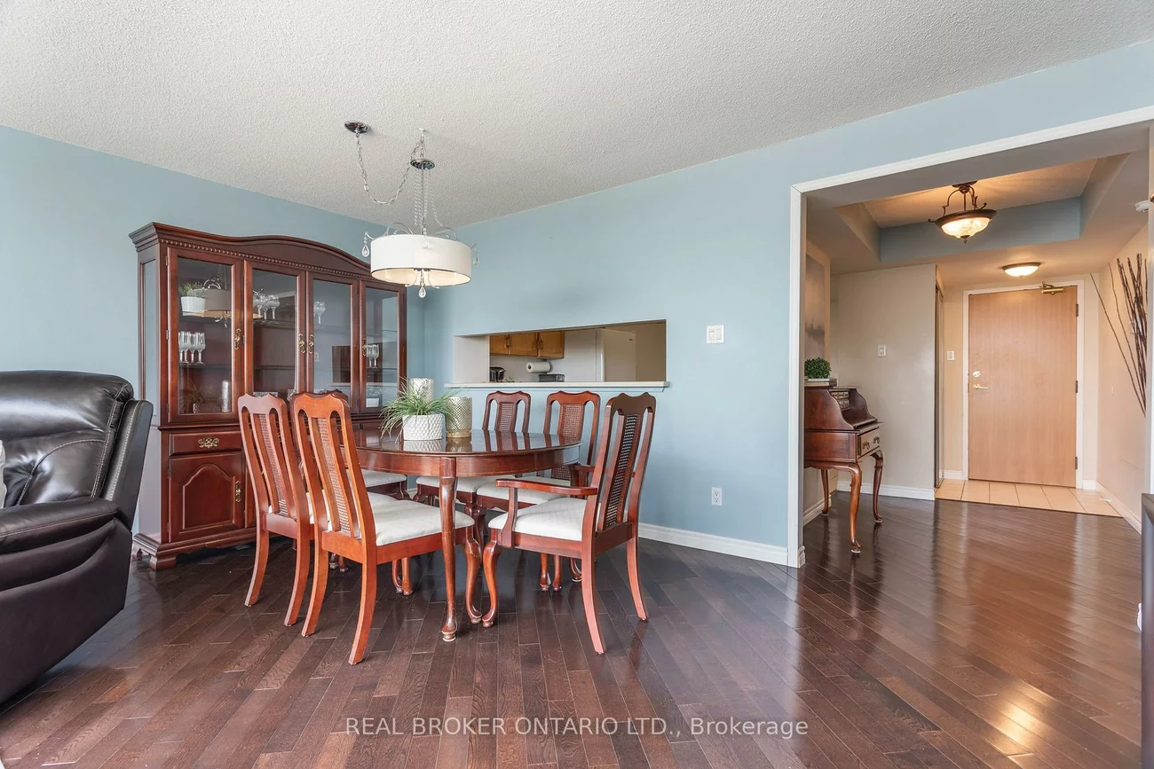 330, Mill, Brampton South, Brampton