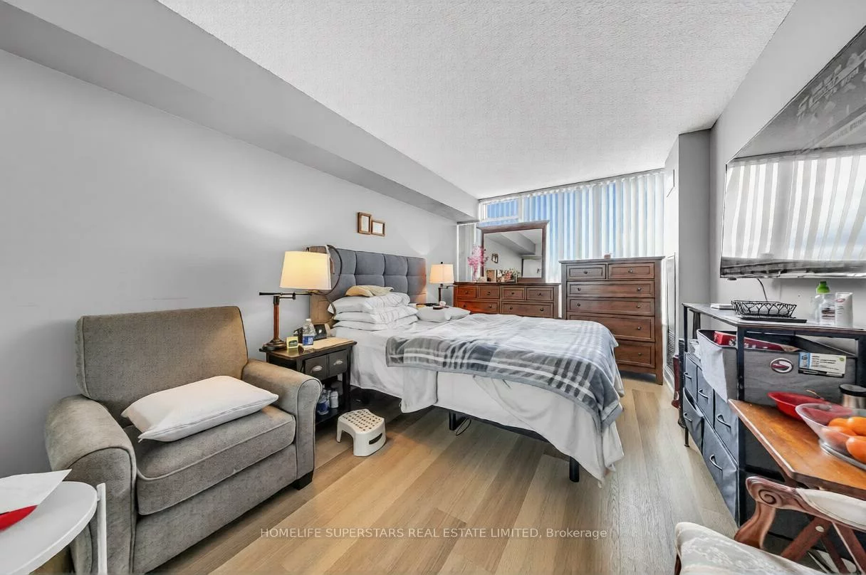 24, Hanover, Queen Street Corridor, Brampton