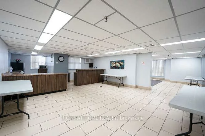 18, Knightsbridge, Queen Street Corridor, Brampton