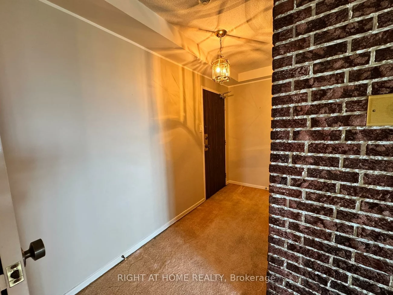 18, Knightsbridge, Queen Street Corridor, Brampton
