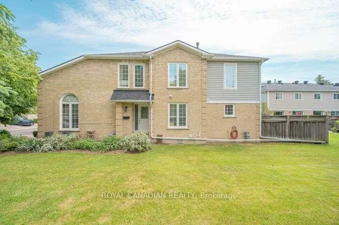 63, Heathcliffe, Central Park, Brampton