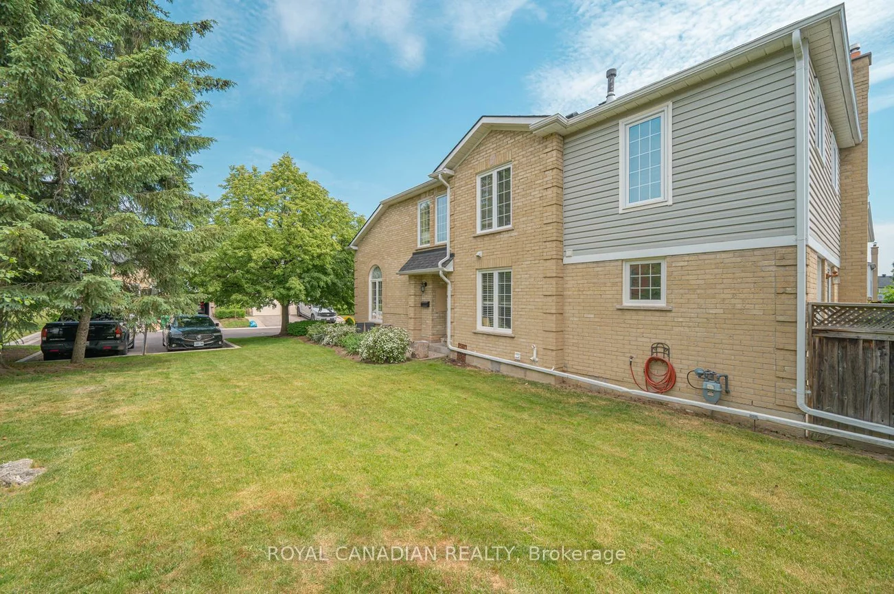 63, Heathcliffe, Central Park, Brampton