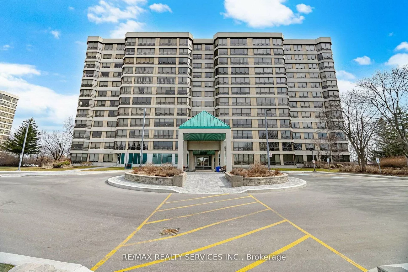 330, Mill, Brampton South, Brampton