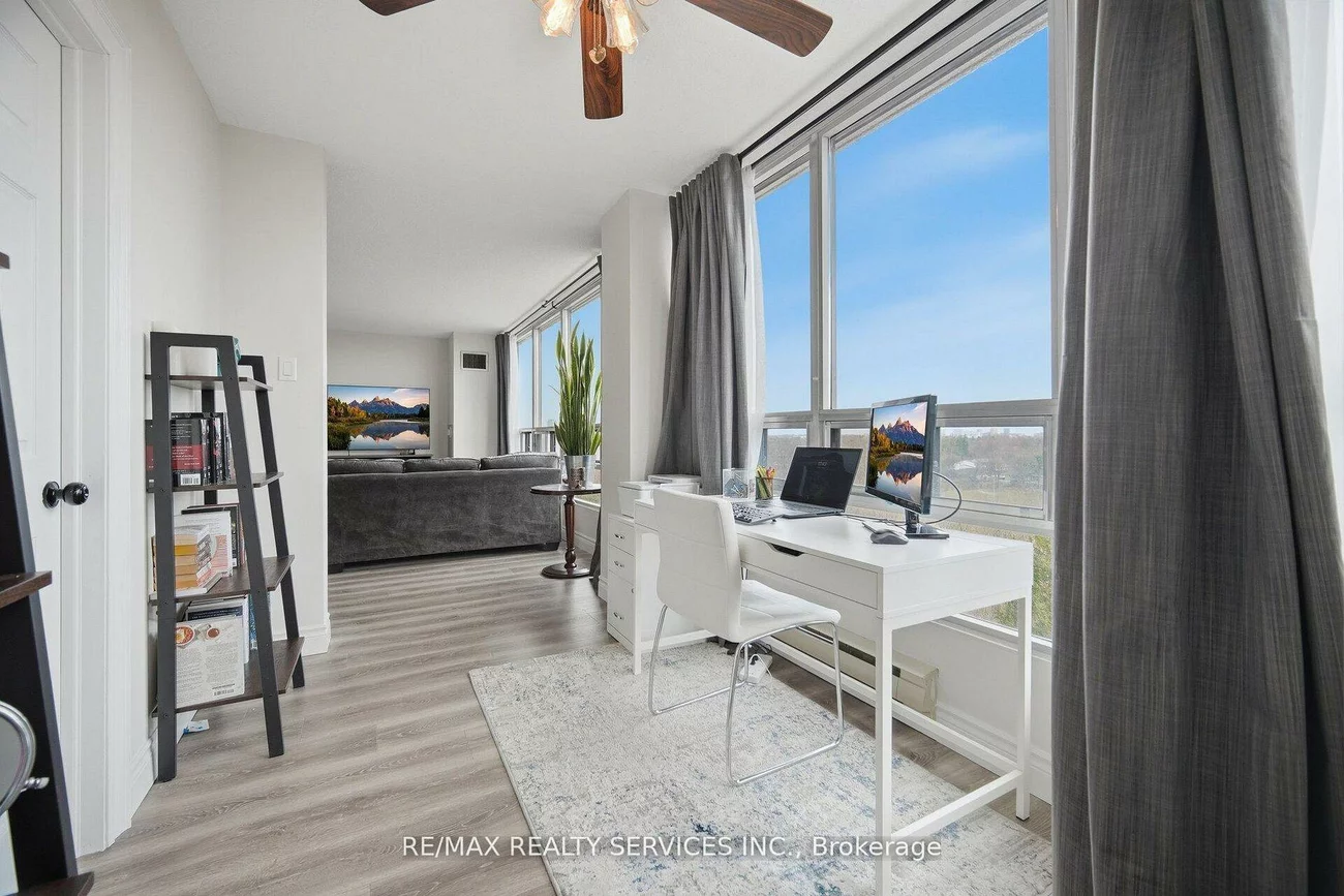 330, Mill, Brampton South, Brampton
