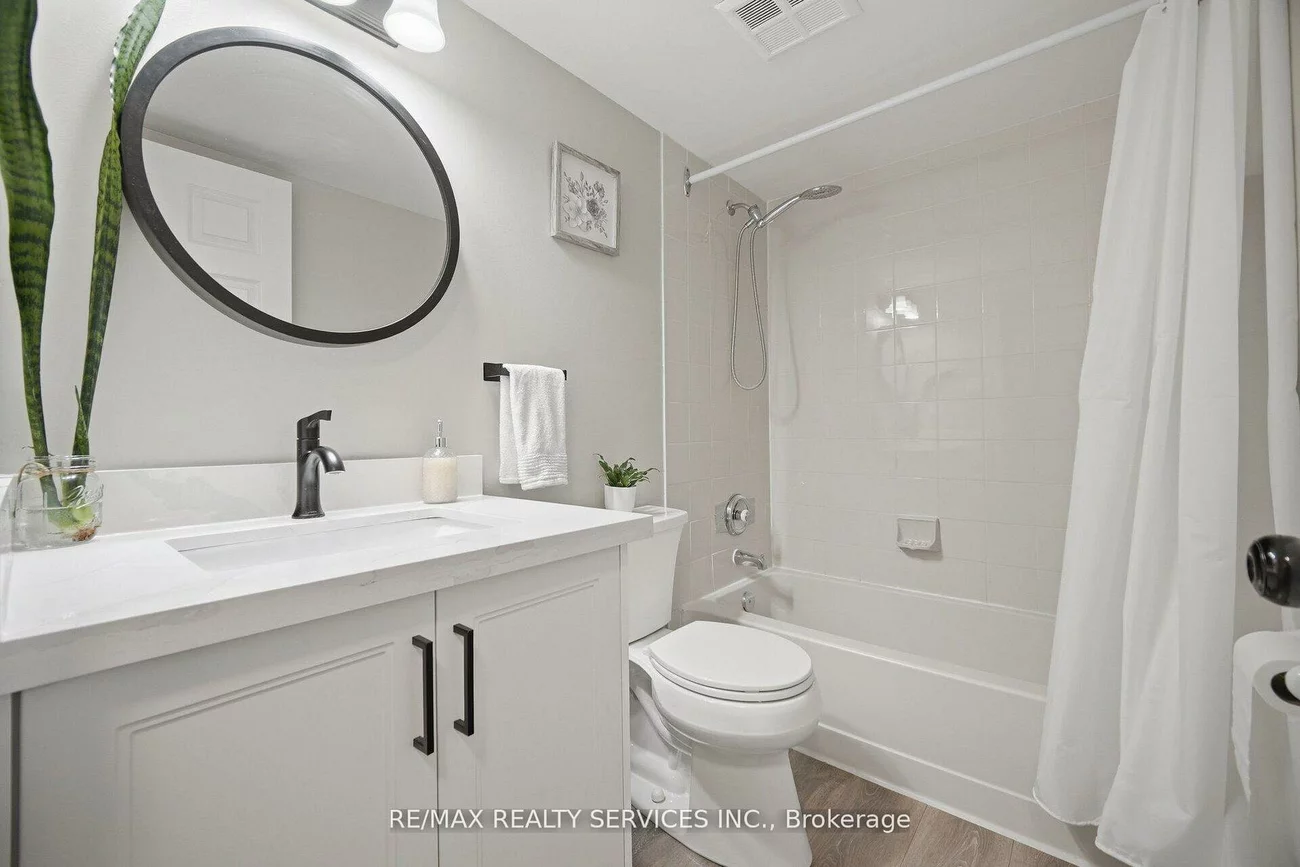 330, Mill, Brampton South, Brampton