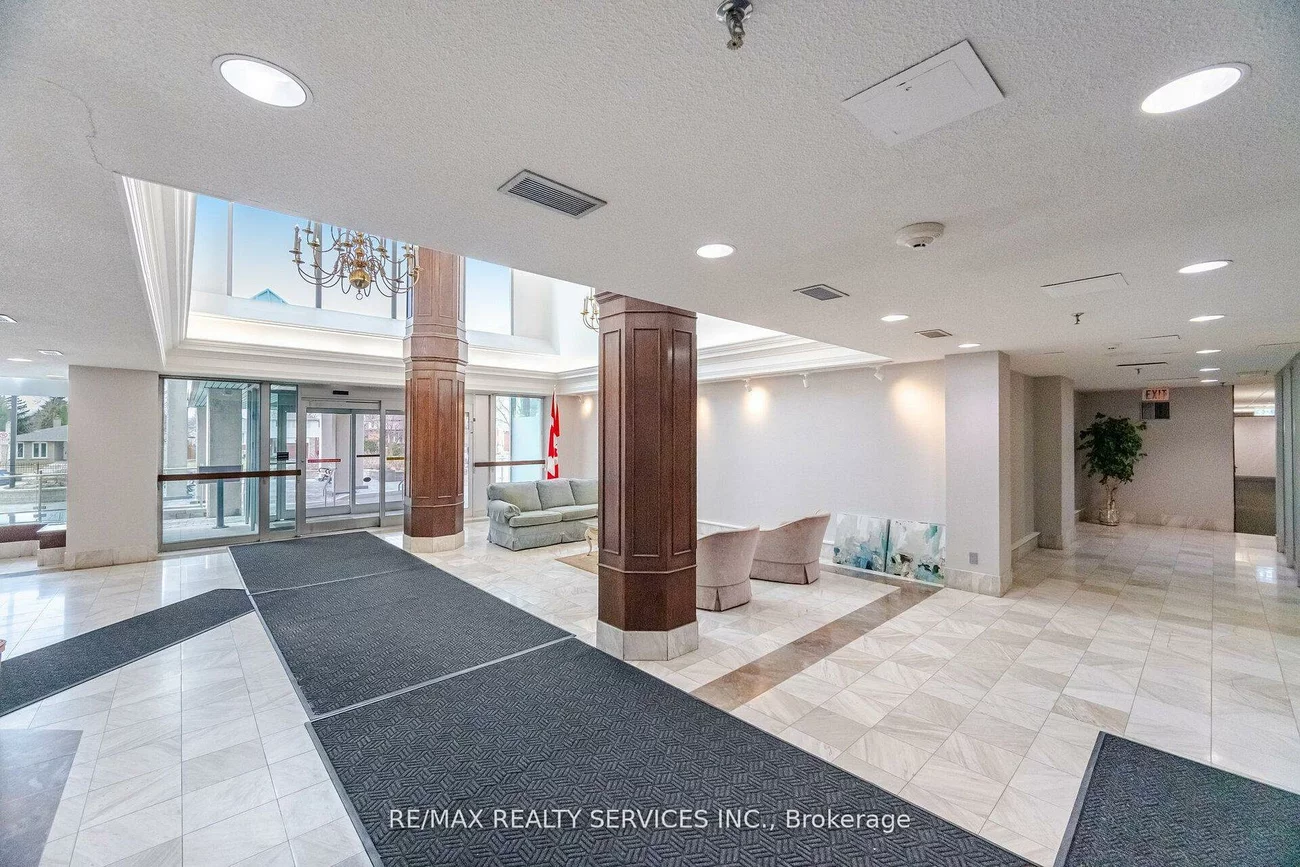 330, Mill, Brampton South, Brampton