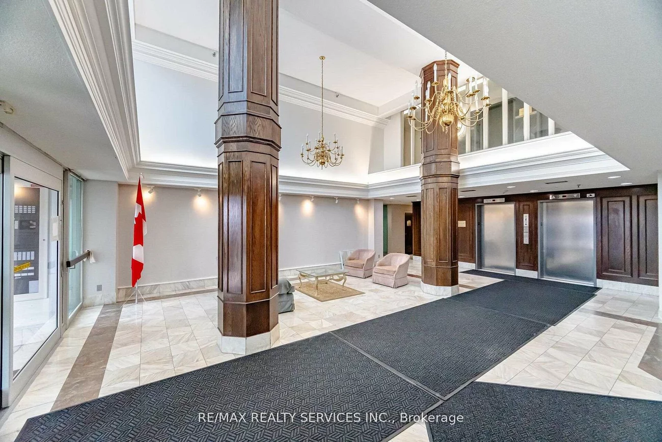 330, Mill, Brampton South, Brampton