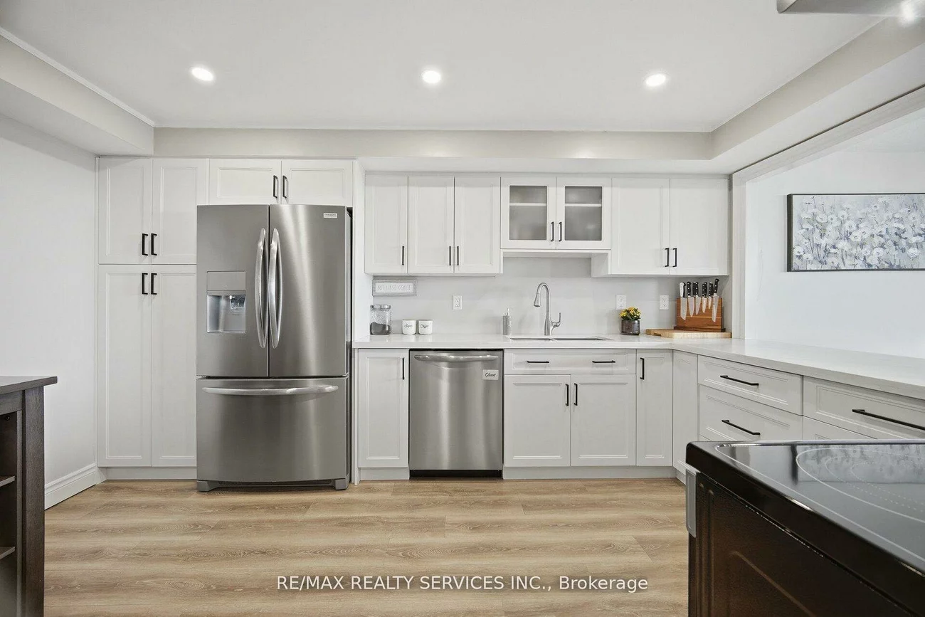 330, Mill, Brampton South, Brampton