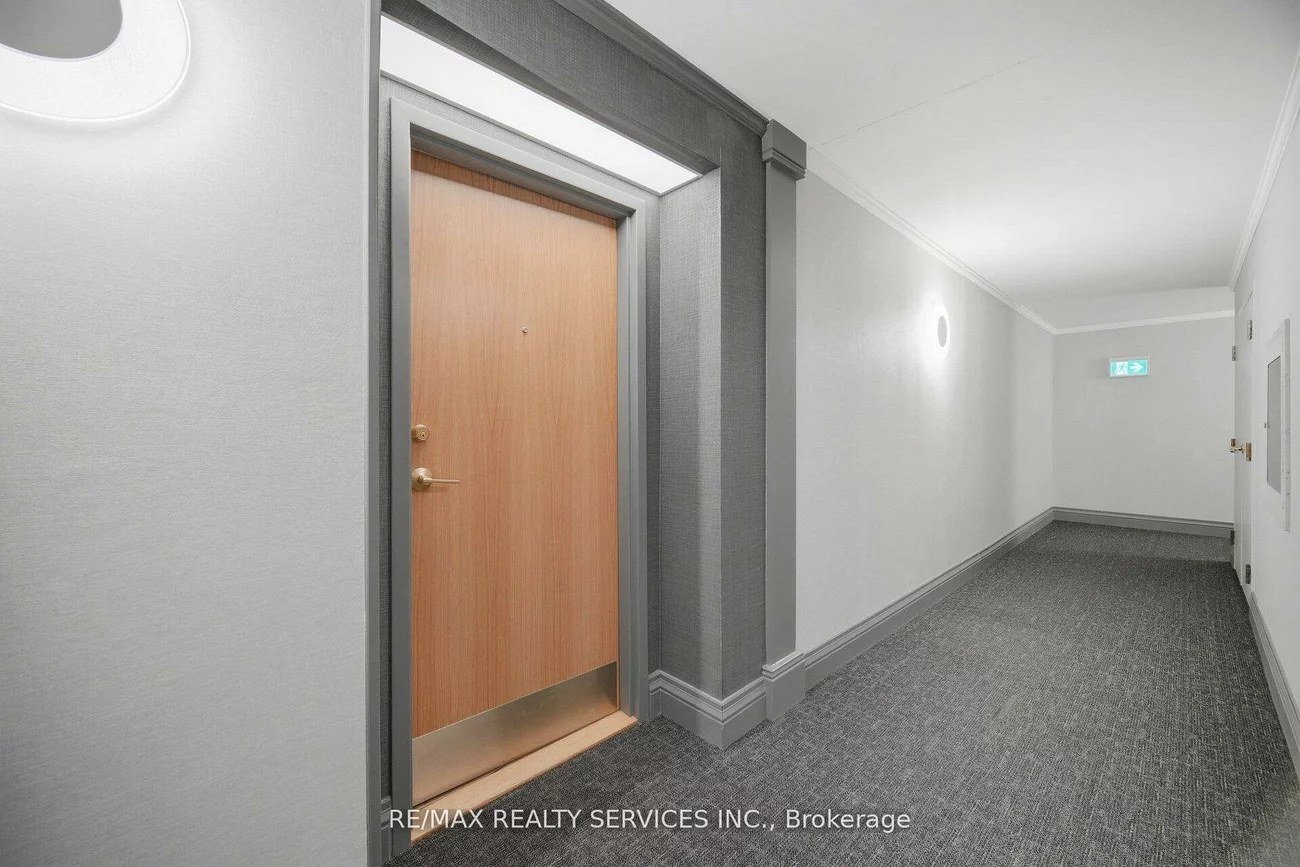 330, Mill, Brampton South, Brampton