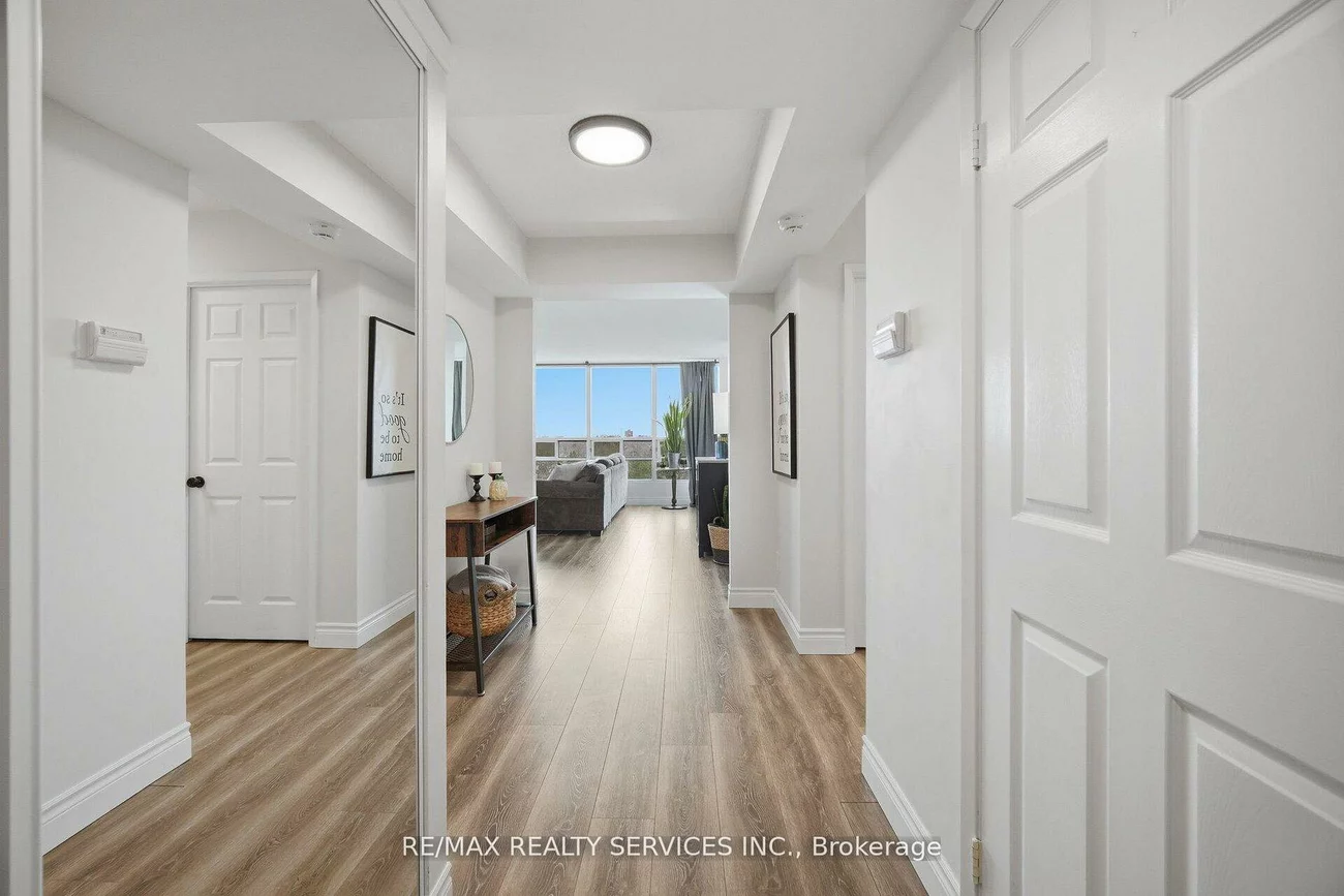 330, Mill, Brampton South, Brampton