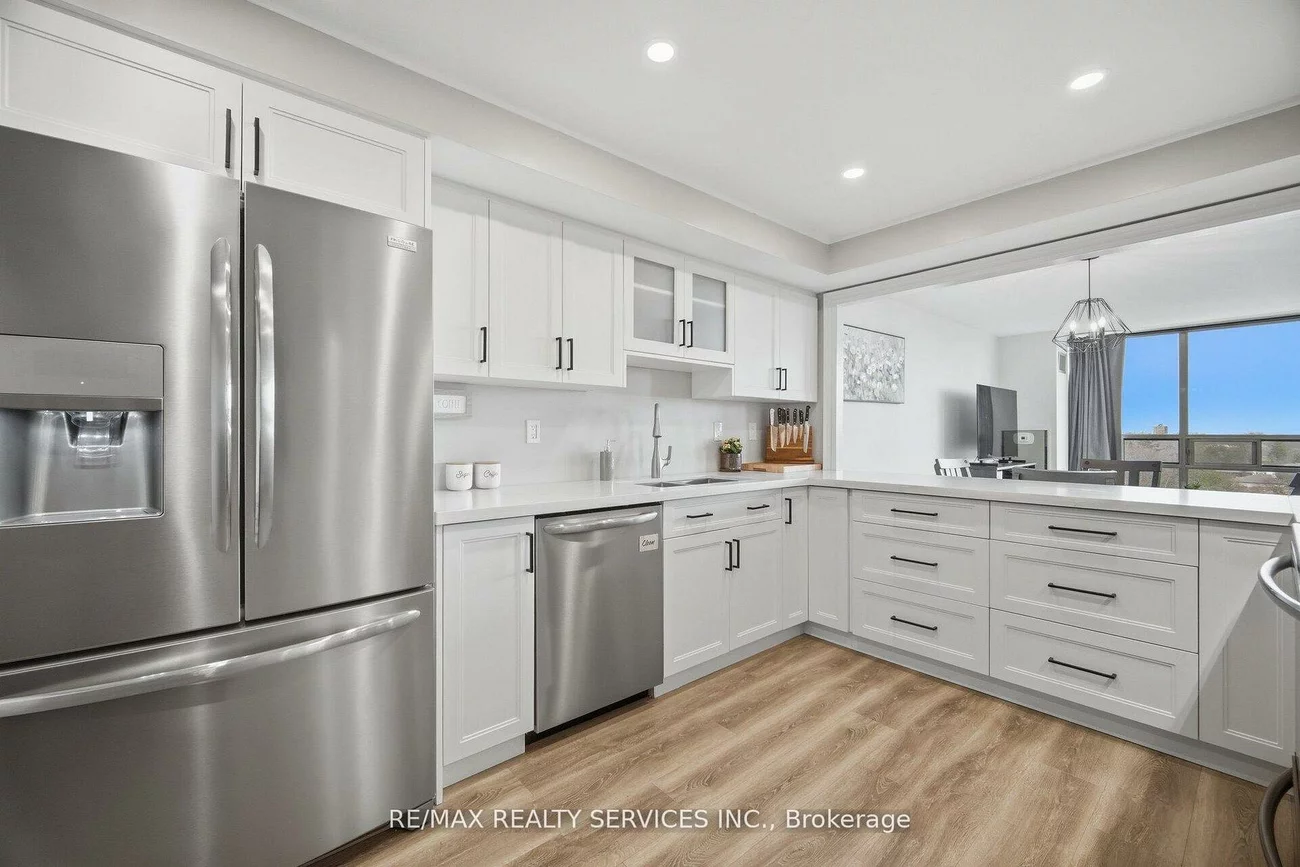 330, Mill, Brampton South, Brampton