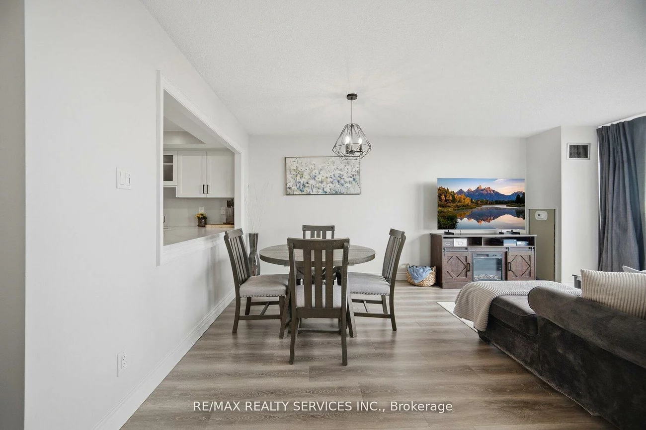 330, Mill, Brampton South, Brampton