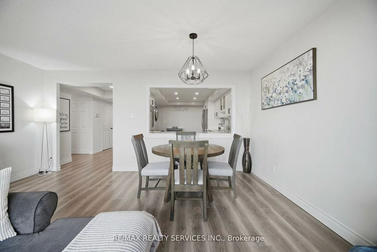 330, Mill, Brampton South, Brampton