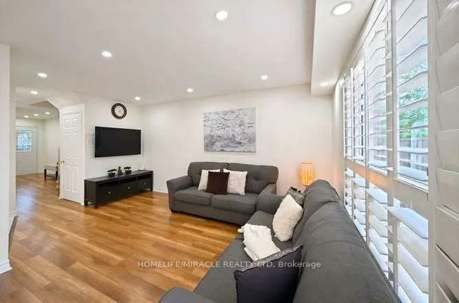200, Cresthaven, Snelgrove, Brampton