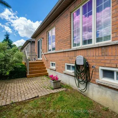 39, Lacorra, Sandringham-Wellington, Brampton
