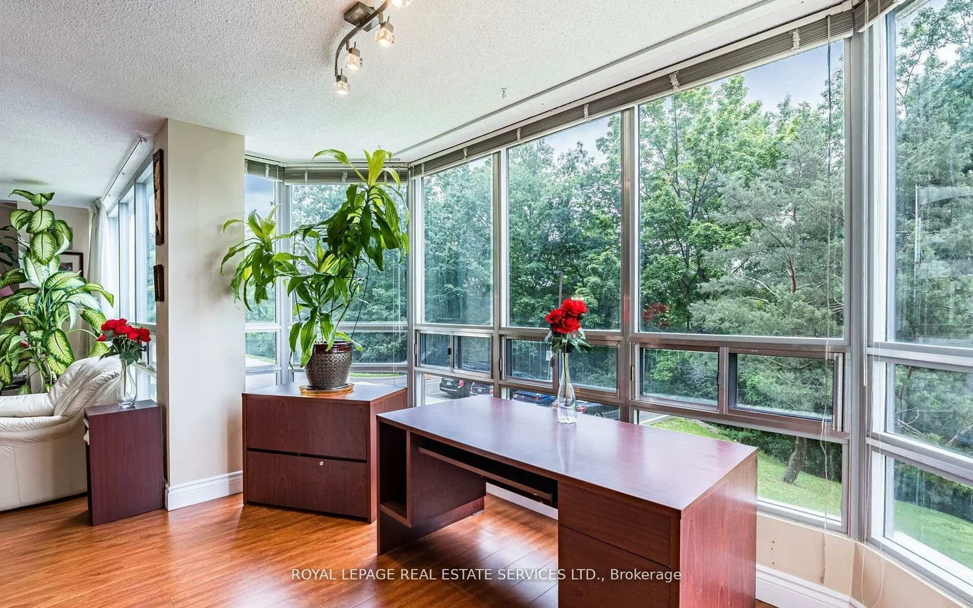 310, Mill, Brampton South, Brampton
