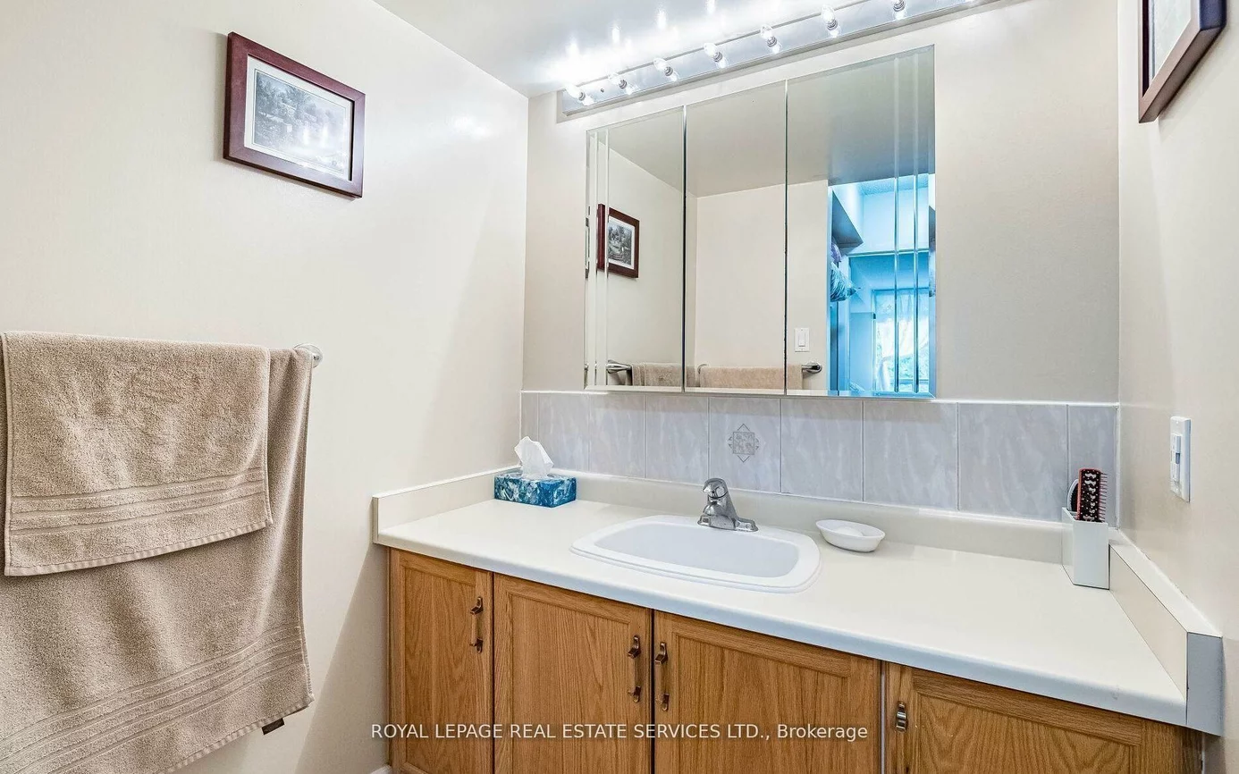 310, Mill, Brampton South, Brampton