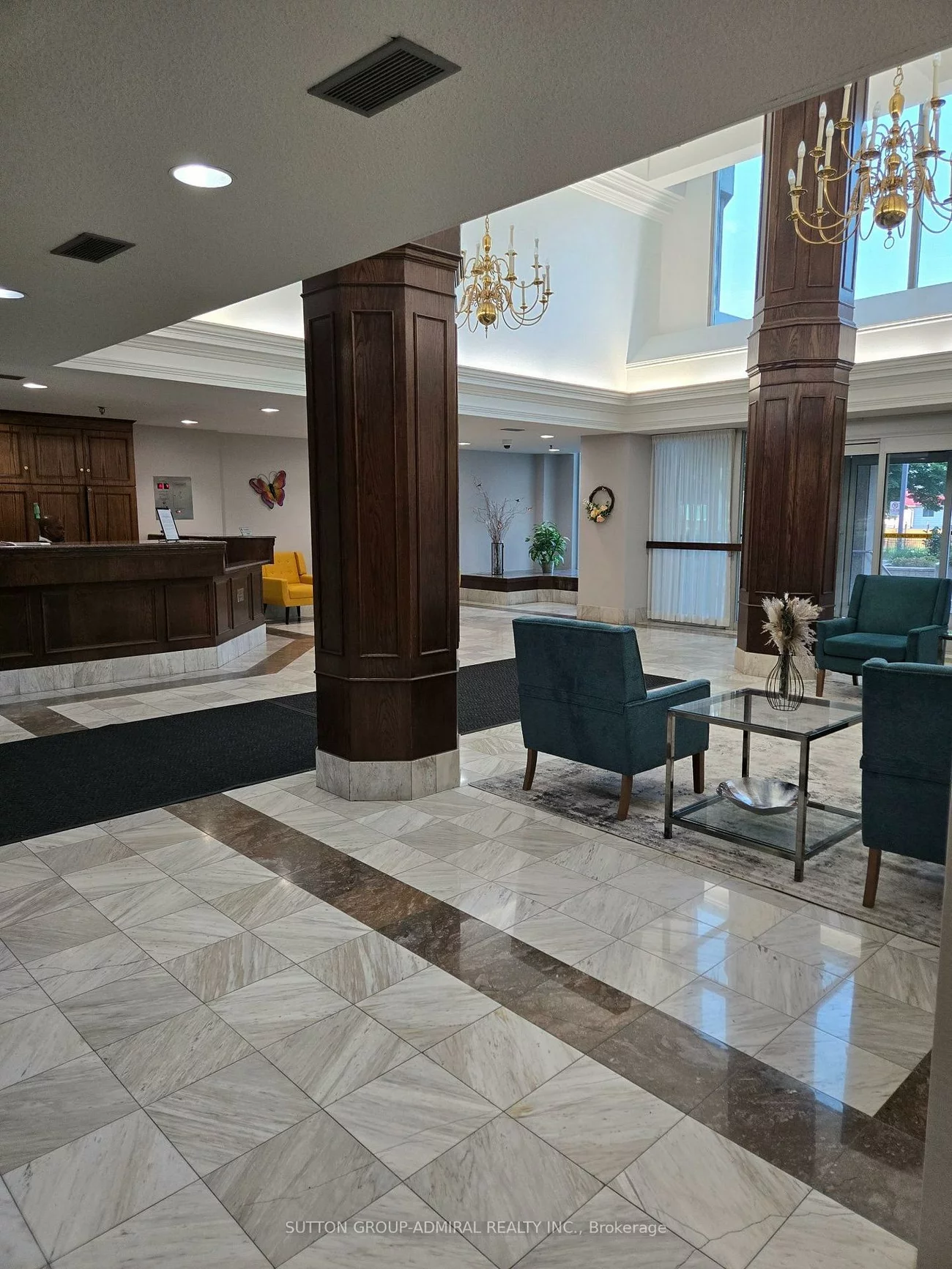 330, Mill, Brampton South, Brampton