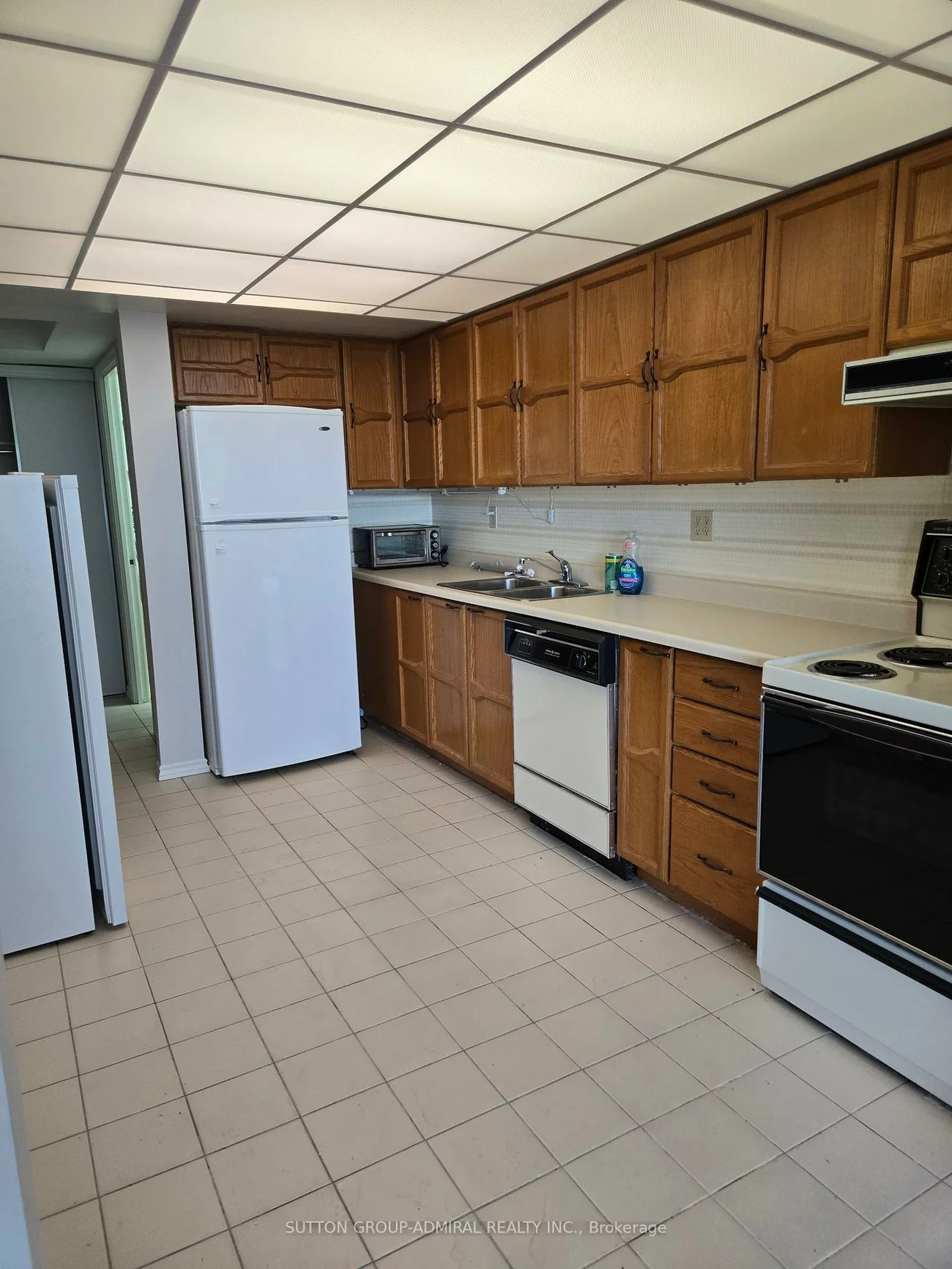 330, Mill, Brampton South, Brampton