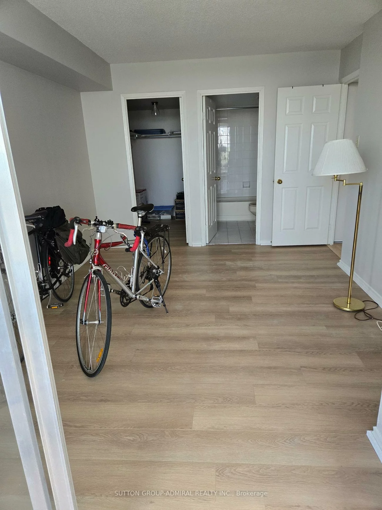 330, Mill, Brampton South, Brampton