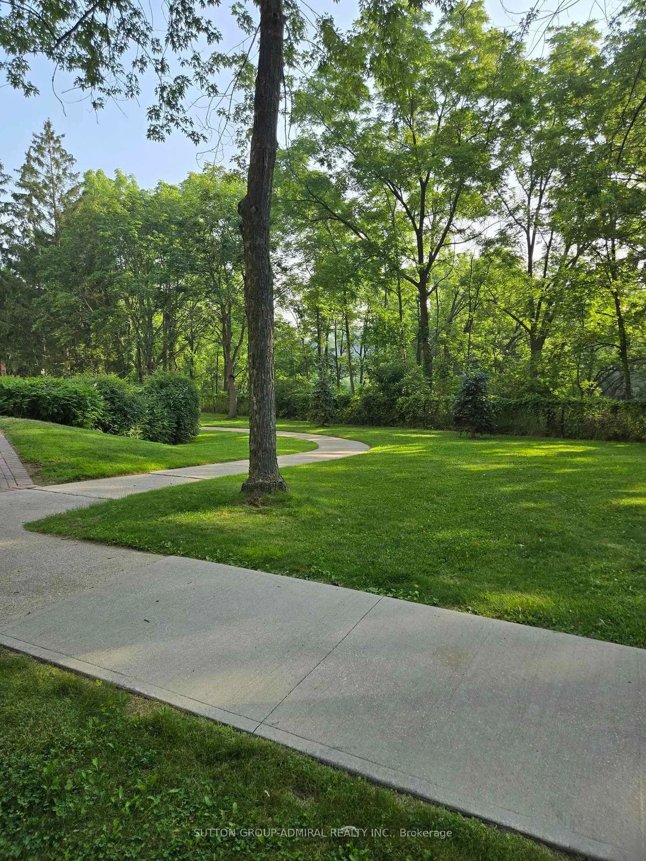 330, Mill, Brampton South, Brampton