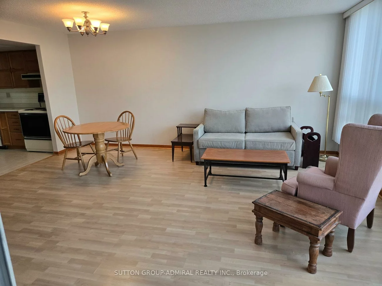 330, Mill, Brampton South, Brampton