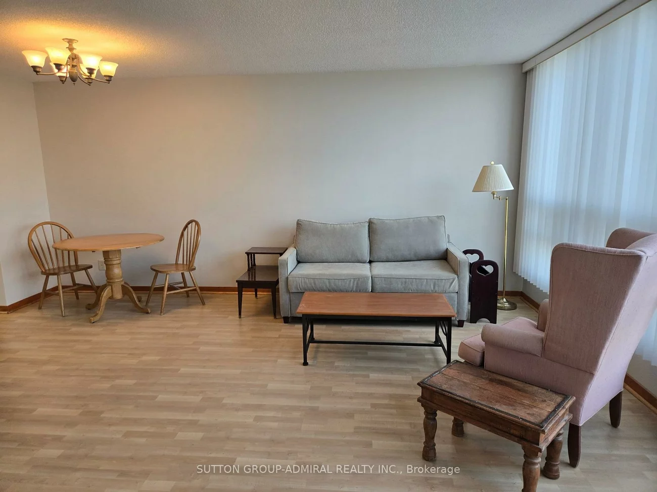 330, Mill, Brampton South, Brampton