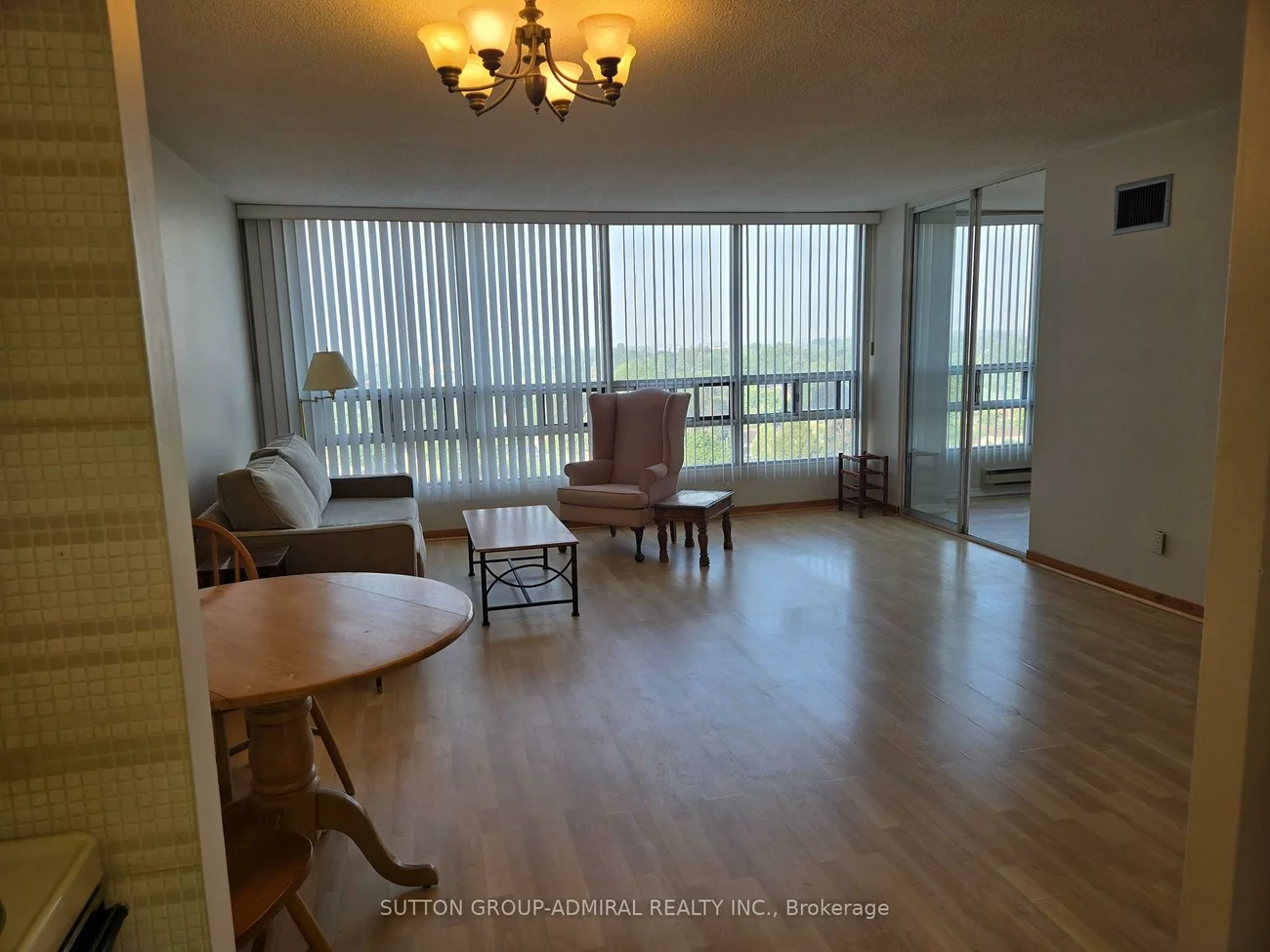 330, Mill, Brampton South, Brampton