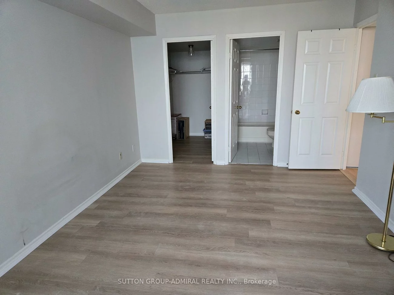 330, Mill, Brampton South, Brampton