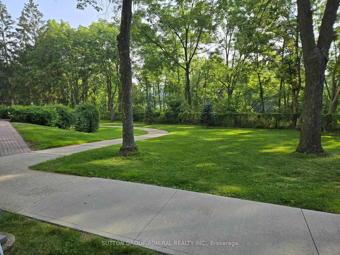 330, Mill, Brampton South, Brampton