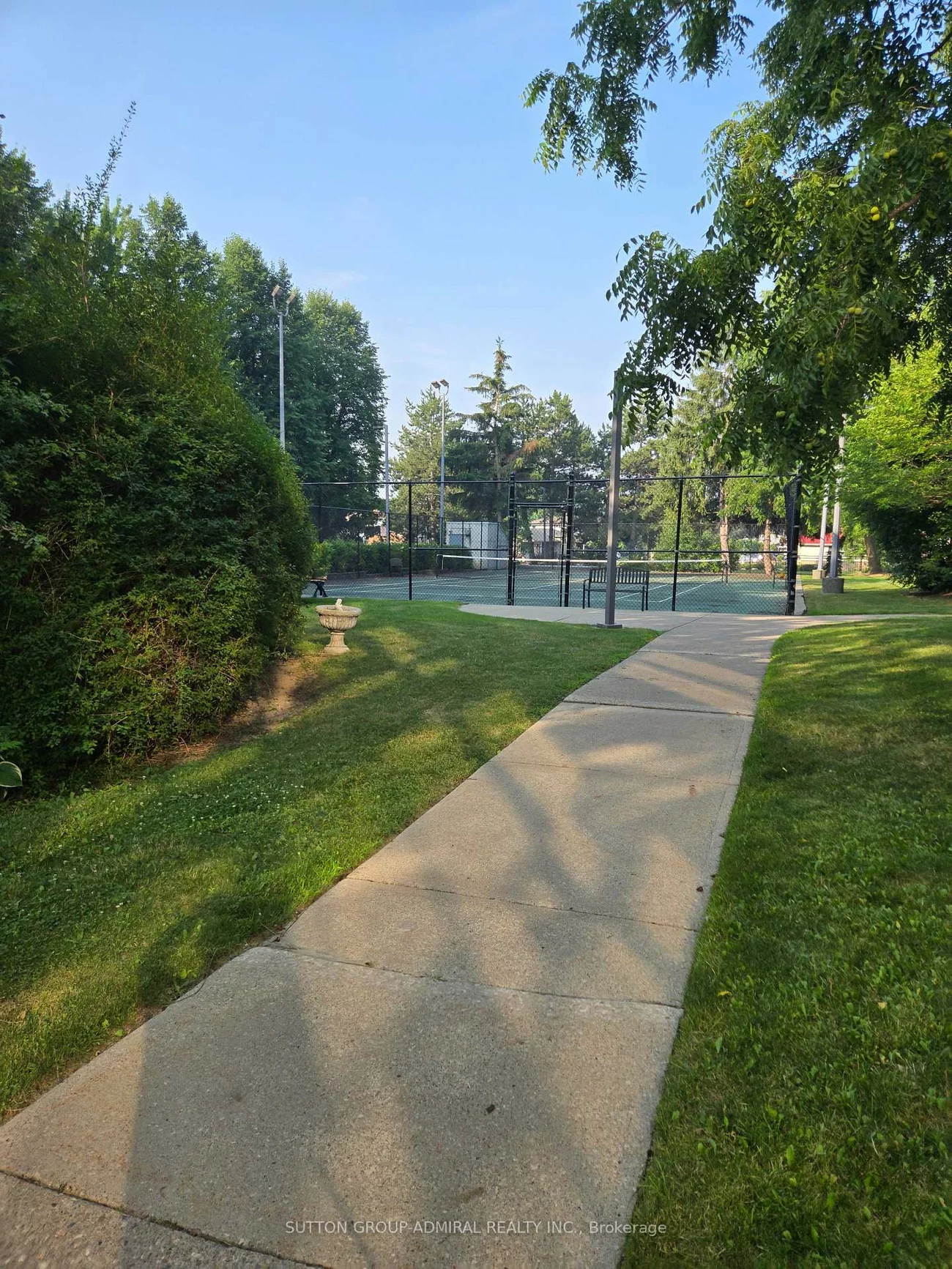330, Mill, Brampton South, Brampton
