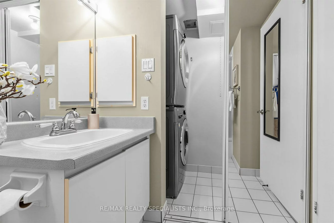 10, Laurelcrest, Queen Street Corridor, Brampton
