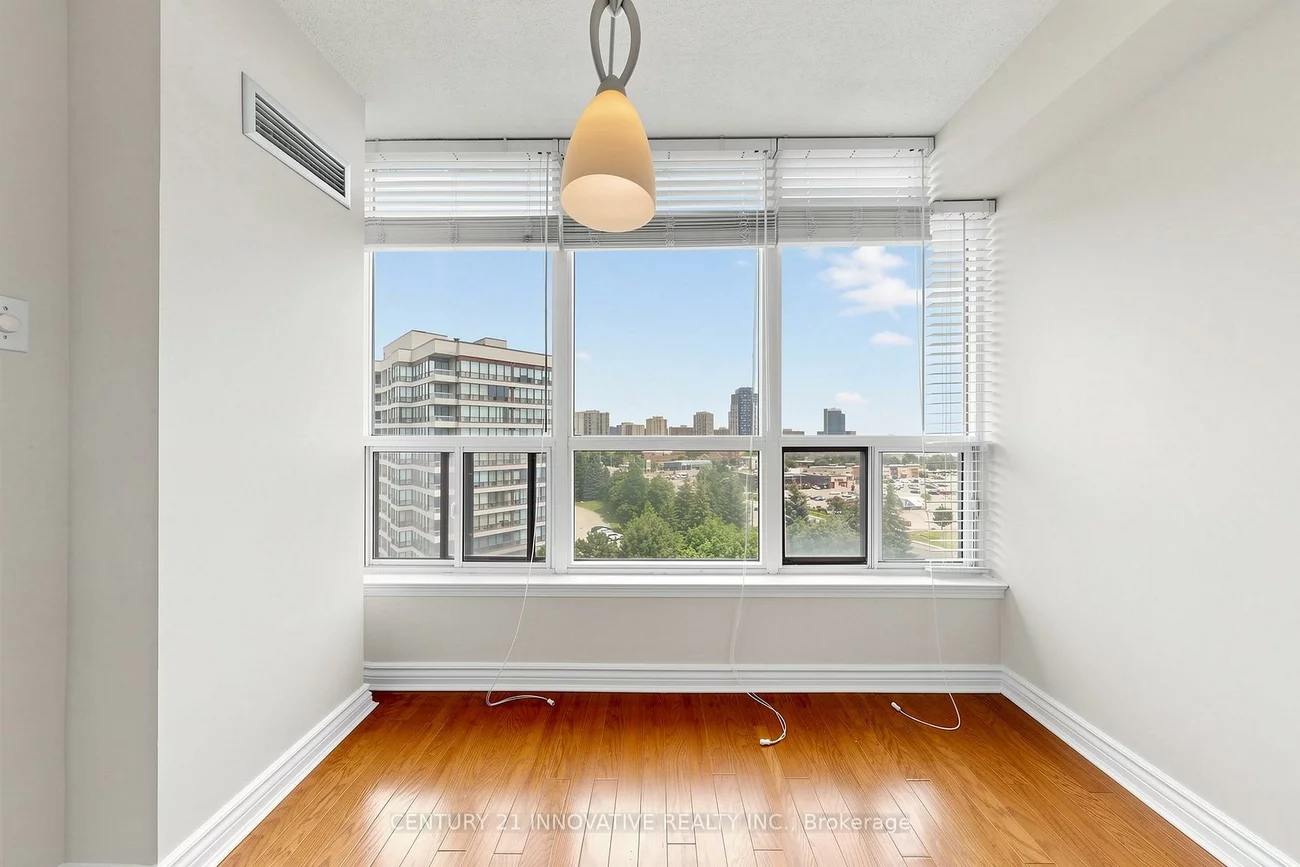 12, Laurelcrest, Queen Street Corridor, Brampton