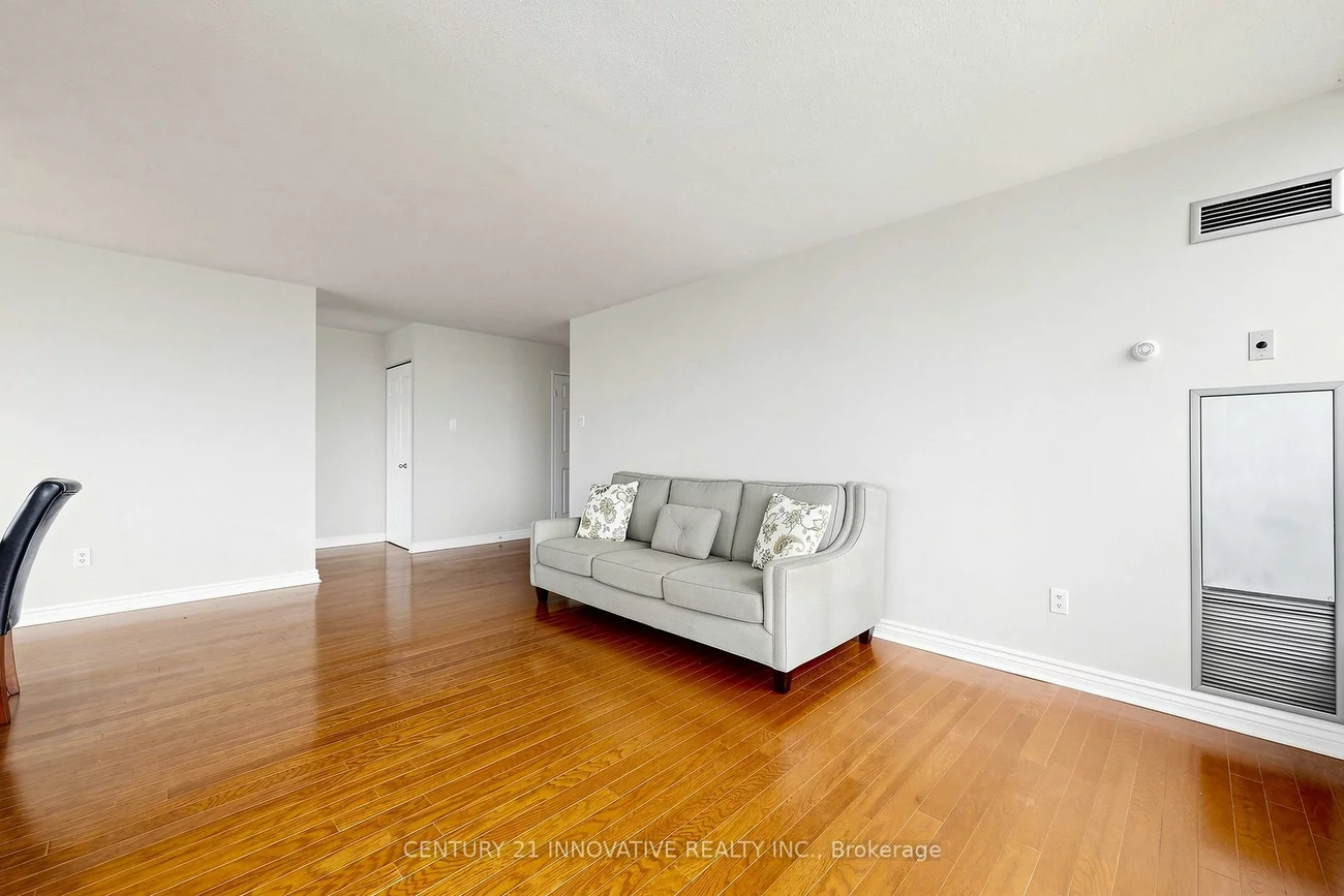 12, Laurelcrest, Queen Street Corridor, Brampton