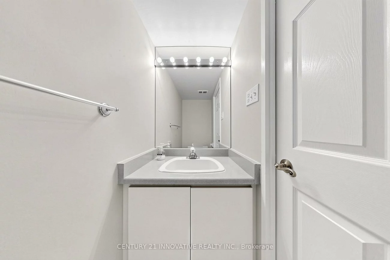 12, Laurelcrest, Queen Street Corridor, Brampton