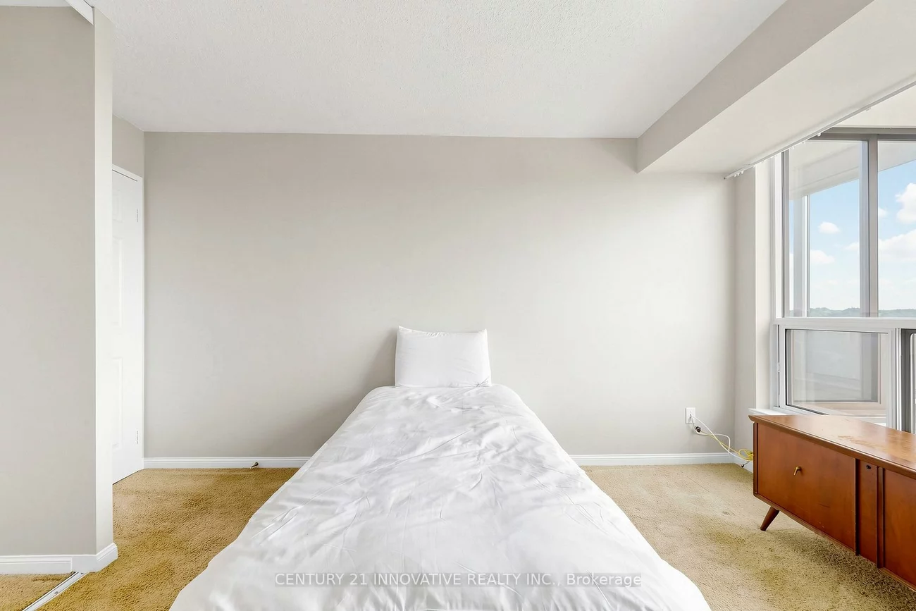 12, Laurelcrest, Queen Street Corridor, Brampton