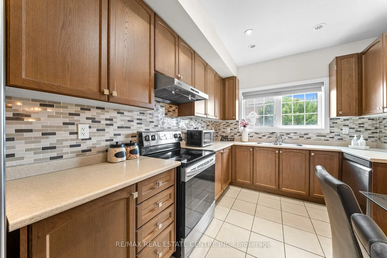 34, Aspen Hills, Credit Valley, Brampton