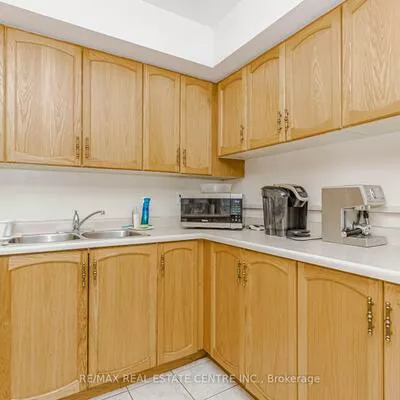 310, Mill, Brampton South, Brampton