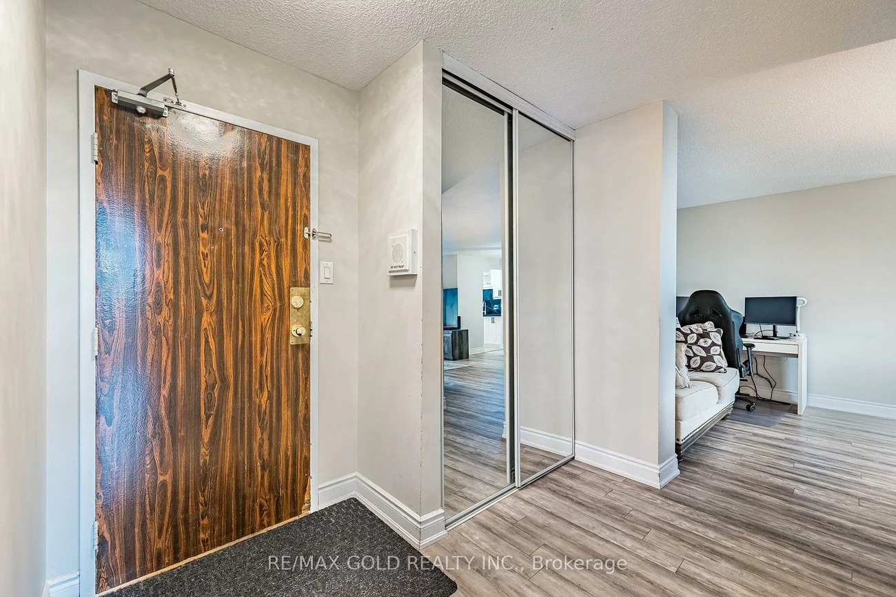 18, Knightsbridge, Queen Street Corridor, Brampton