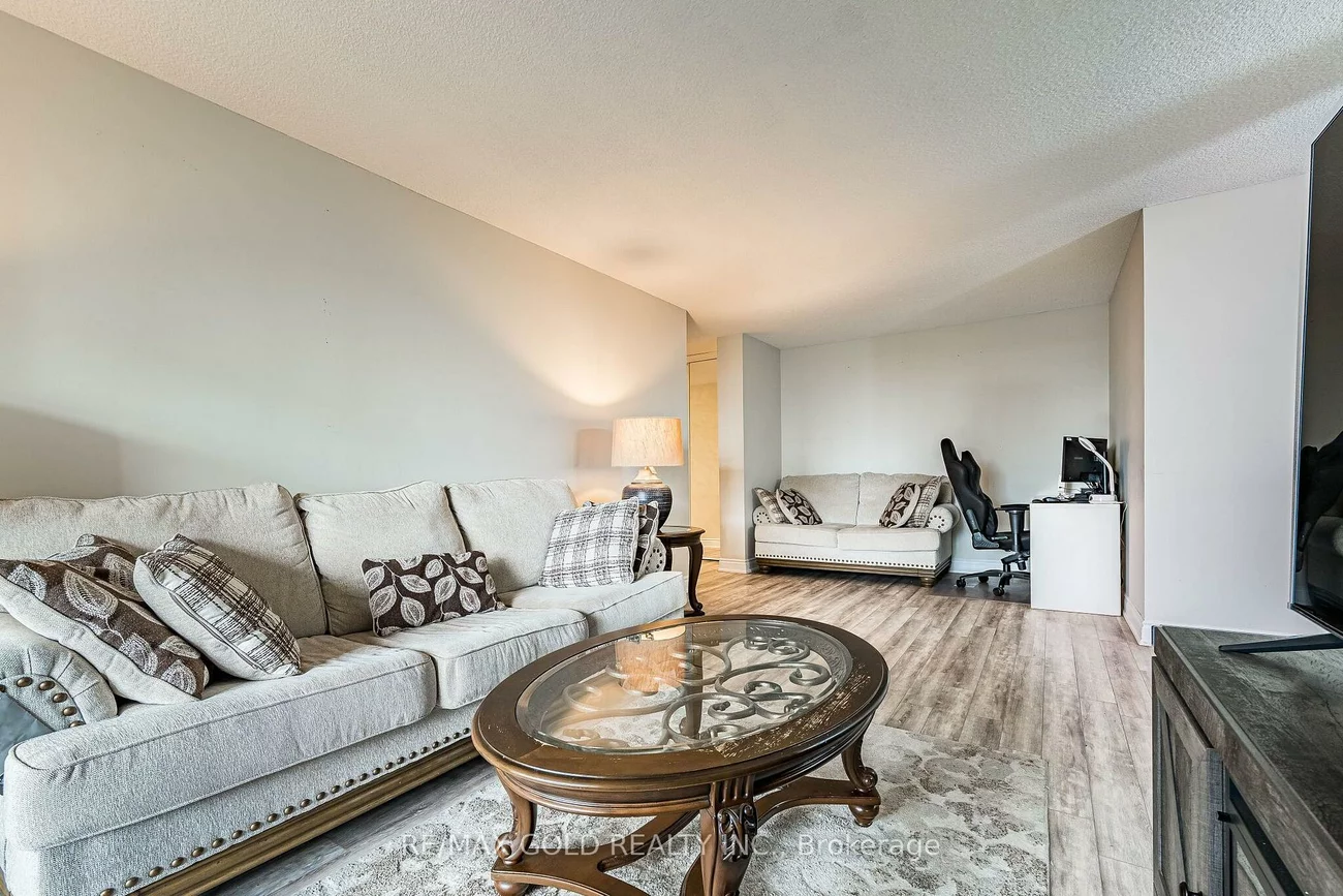 18, Knightsbridge, Queen Street Corridor, Brampton