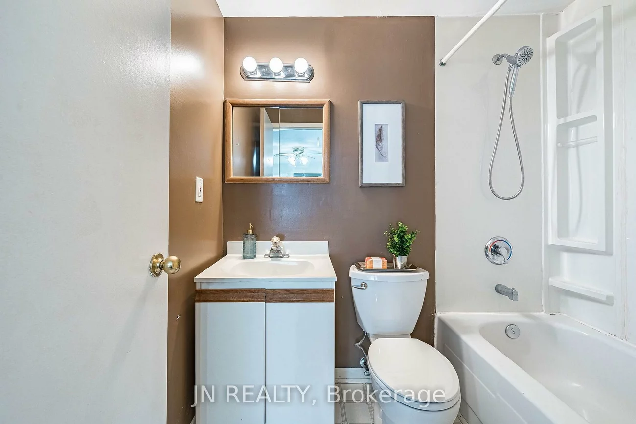 15, Gatwick, Northgate, Brampton