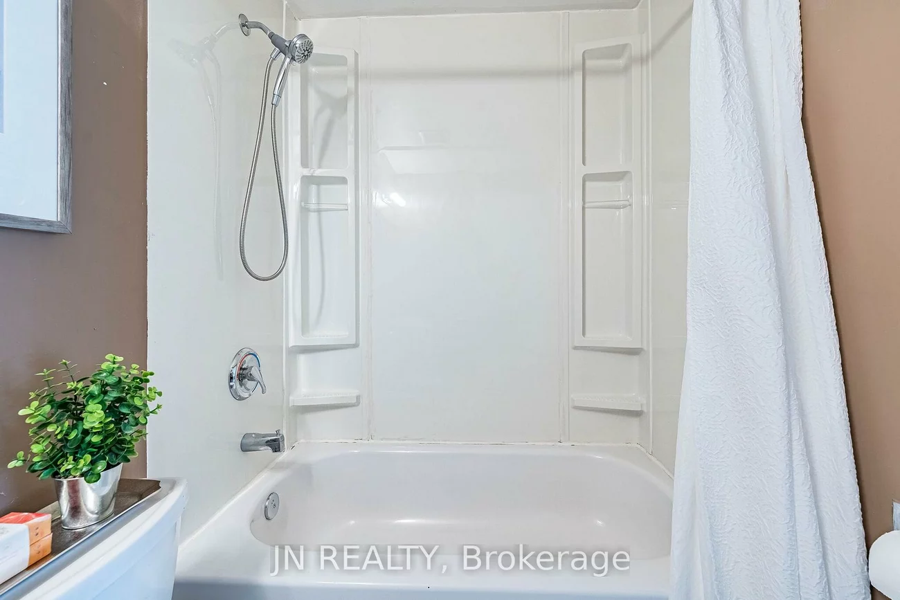 15, Gatwick, Northgate, Brampton
