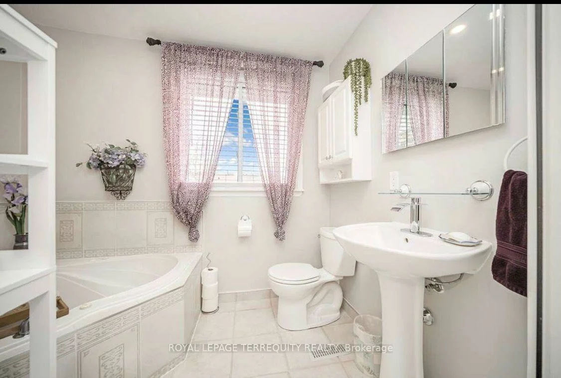 72, Carisbrooke, Central Park, Brampton