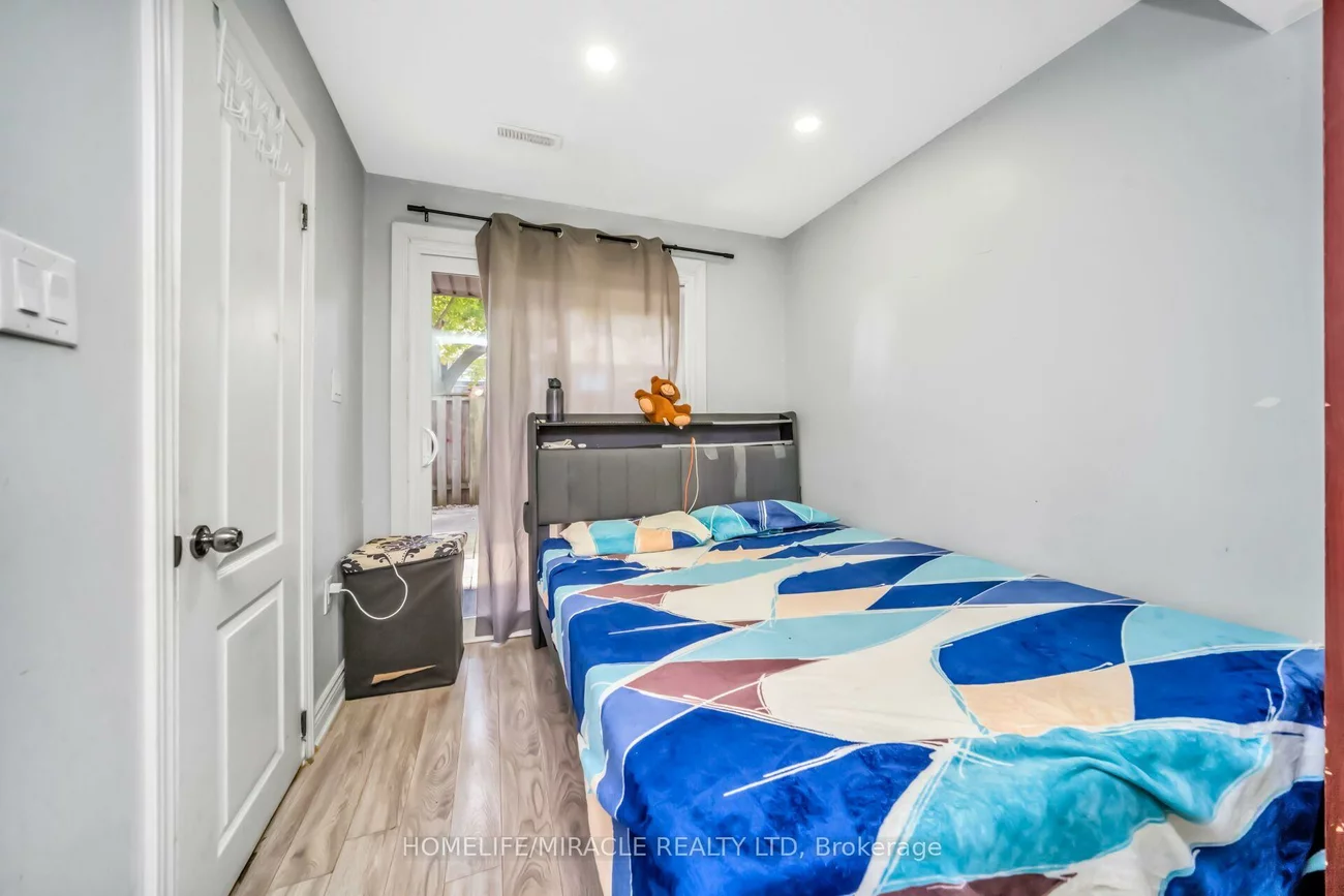 25, Carleton, Bramalea West Industrial, Brampton