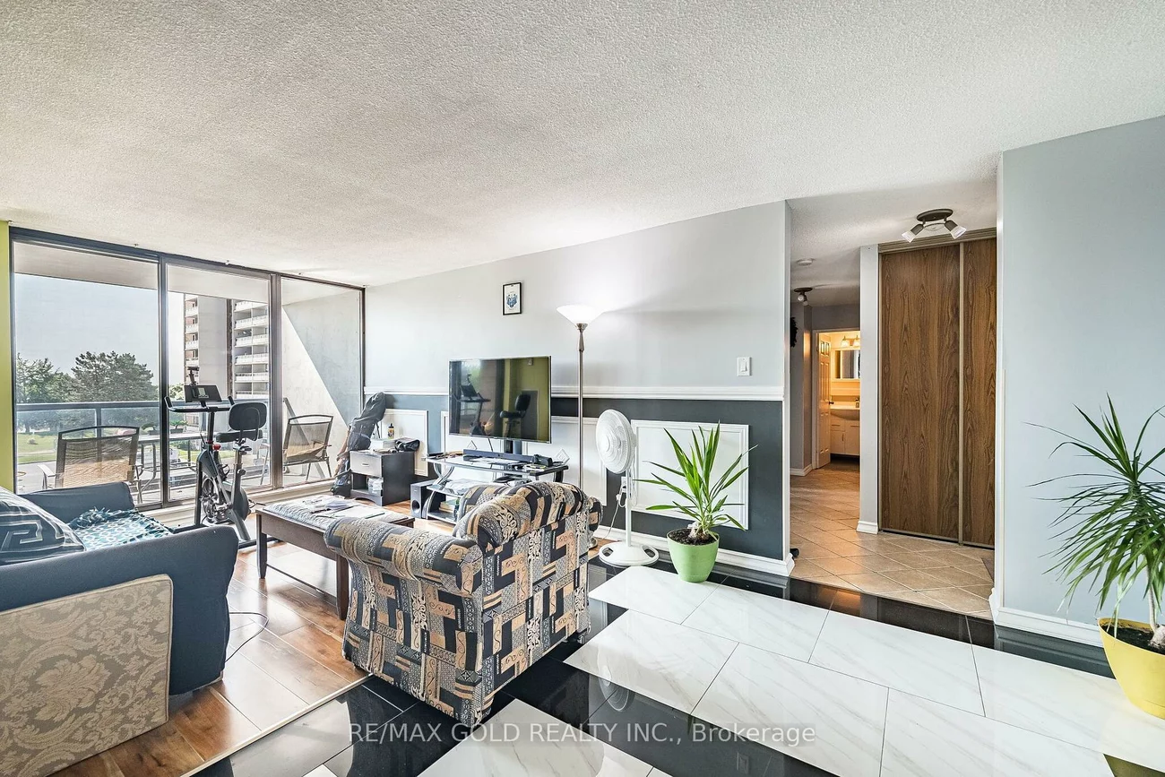 21, Knightsbridge, Queen Street Corridor, Brampton