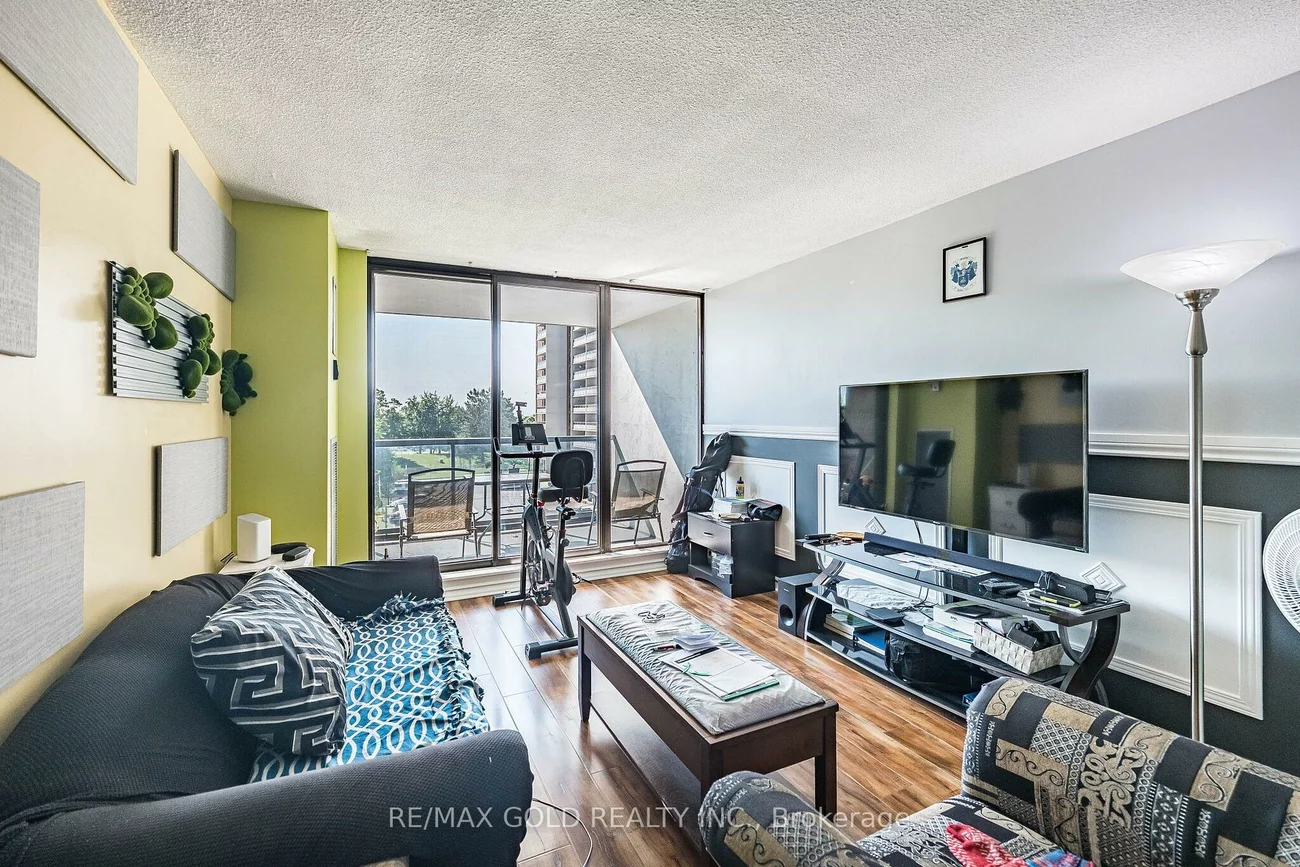 21, Knightsbridge, Queen Street Corridor, Brampton