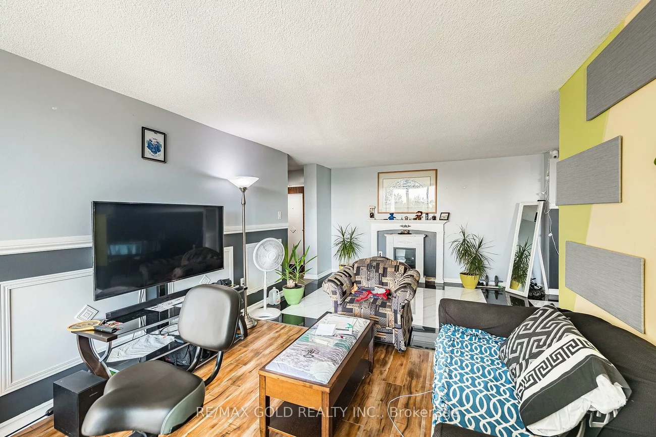21, Knightsbridge, Queen Street Corridor, Brampton
