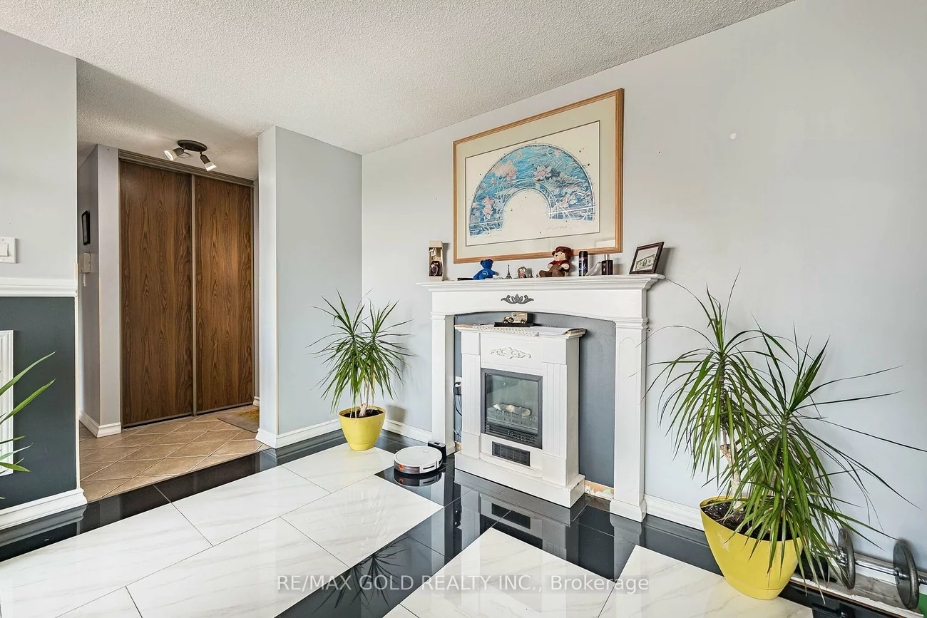 21, Knightsbridge, Queen Street Corridor, Brampton