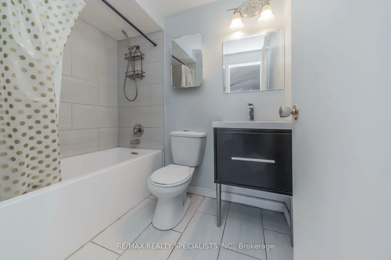 33, Greenwich, Northgate, Brampton