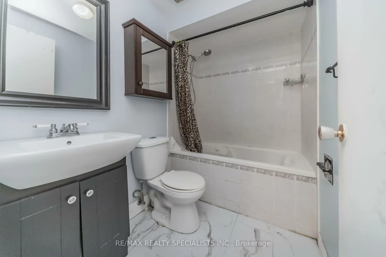 33, Greenwich, Northgate, Brampton